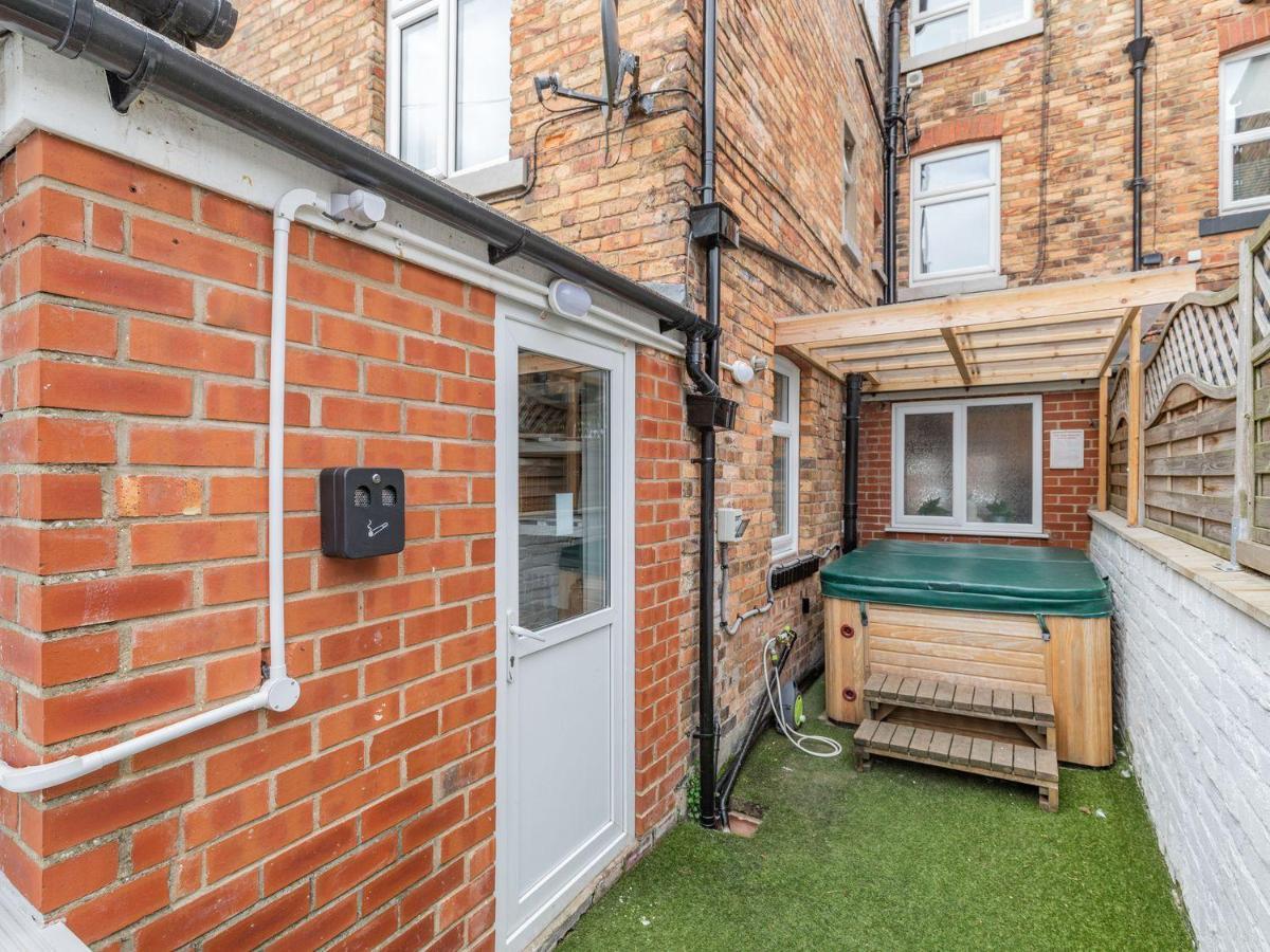 Sail Lodge Scarborough Bagian luar foto